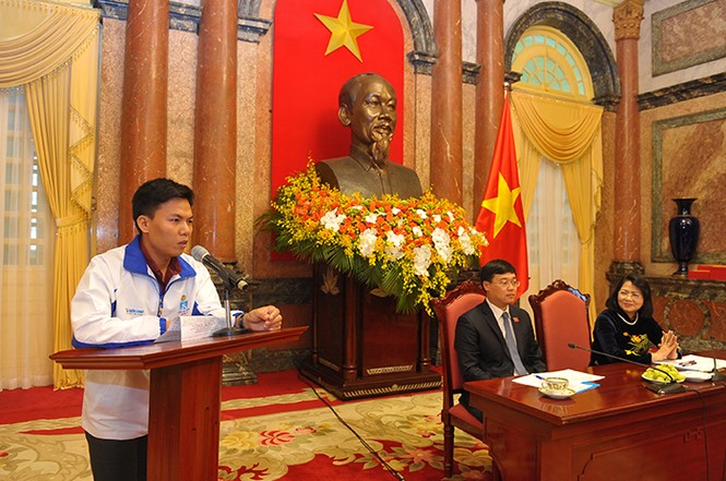 Xúc động nghe lời chia sẻ của 42 giáo viên bám đảo gieo chữ - ảnh 3