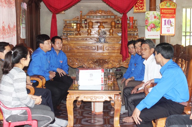 Bí thư thứ nhất T.Ư Đoàn thăm, tặng quà đội viên Tổng đội TNXP - XDVKT Hà Tĩnh - ảnh 4