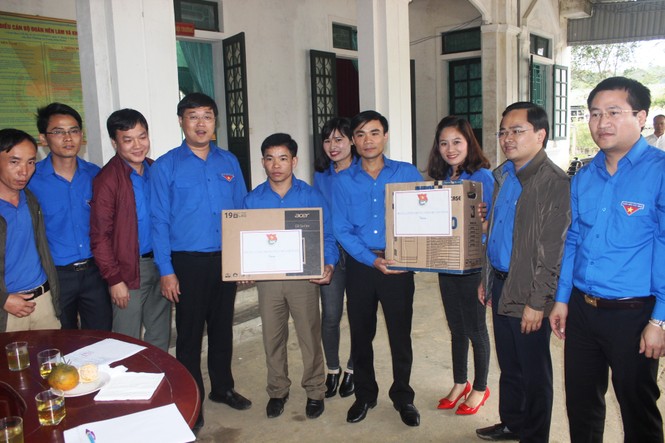 Bí thư thứ nhất T.Ư Đoàn thăm, tặng quà đội viên Tổng đội TNXP - XDVKT Hà Tĩnh - ảnh 5