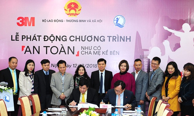 Tặng 3.000 bộ sản phẩm ứng dụng công nghệ bảo vệ trẻ em - ảnh 2