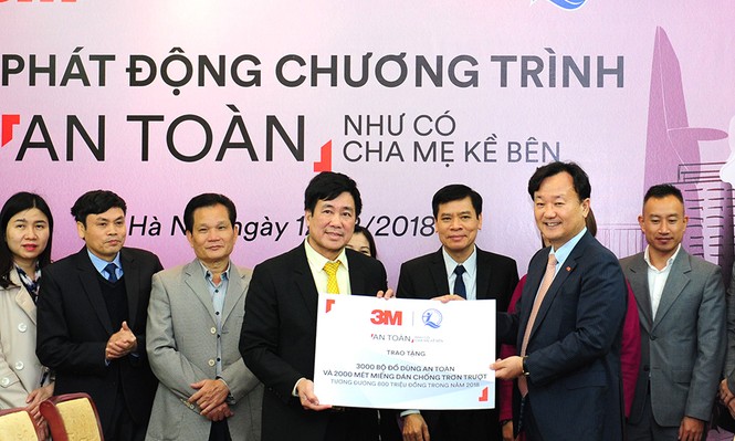 Tặng 3.000 bộ sản phẩm ứng dụng công nghệ bảo vệ trẻ em - ảnh 3