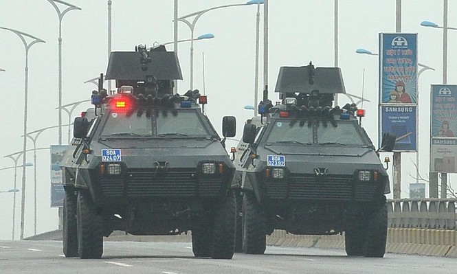 Xe bọc thép hộ tống Chủ tịch Triều Tiên Kim Jong Un về Hà Nội - ảnh 2