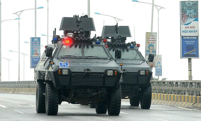 Xe bọc thép hộ tống Chủ tịch Triều Tiên Kim Jong Un về Hà Nội - ảnh 3