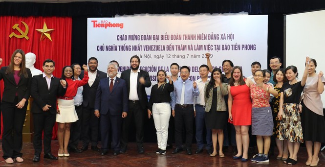 Đoàn đại biểu thanh niên Venezuela thăm báo Tiền Phong - ảnh 4