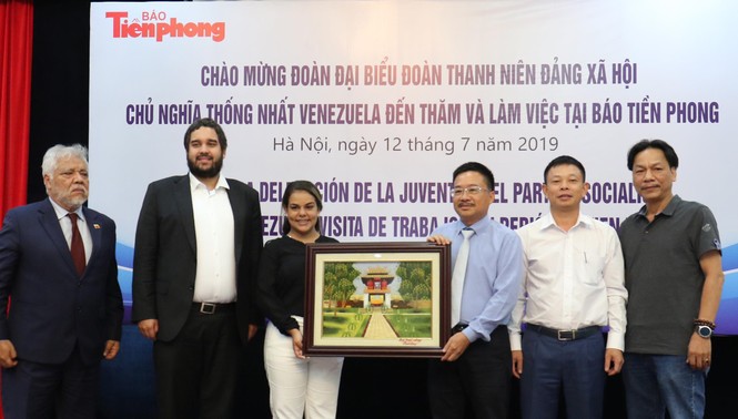Đoàn đại biểu thanh niên Venezuela thăm báo Tiền Phong - ảnh 3