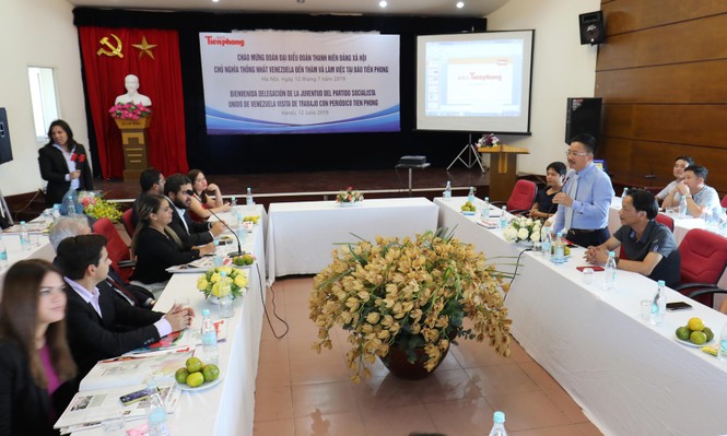 Đoàn đại biểu thanh niên Venezuela thăm báo Tiền Phong - ảnh 1