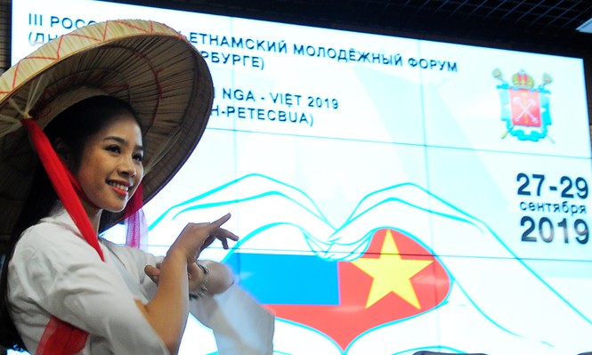 Thanh niên Việt - Nga trình diễn nét đặc sắc văn hoá dân tộc - ảnh 4
