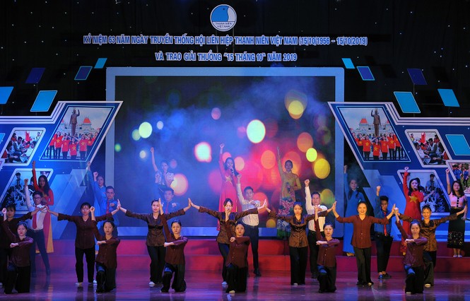 15 bạn trẻ tiêu biểu nhận Giải thưởng 15 tháng 10 - ảnh 2