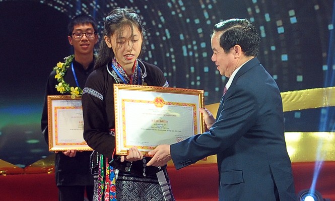 Cánh cửa đại học đã mở với nữ sinh ước 'còn bố mẹ để gọi điện về nhà' - ảnh 2