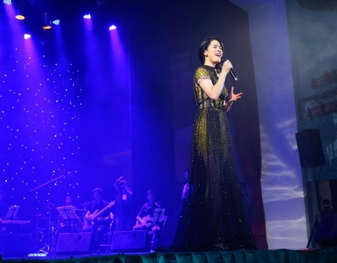 Thu Phương bật khóc trong liveshow tại quê nhà - ảnh 12