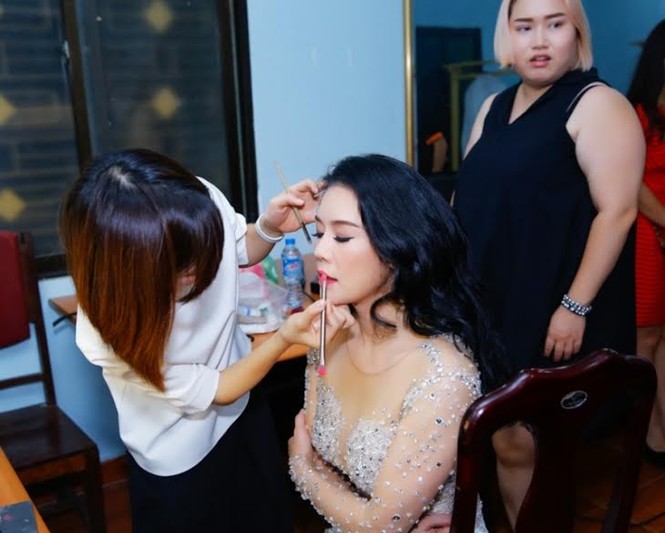 Thu Phương bật khóc trong liveshow tại quê nhà - ảnh 1