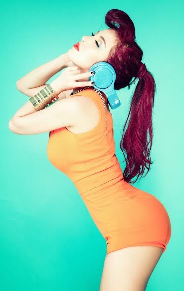 DJ Thuý Khanh khoe dáng sexy với mái tóc trắng xóa - ảnh 8