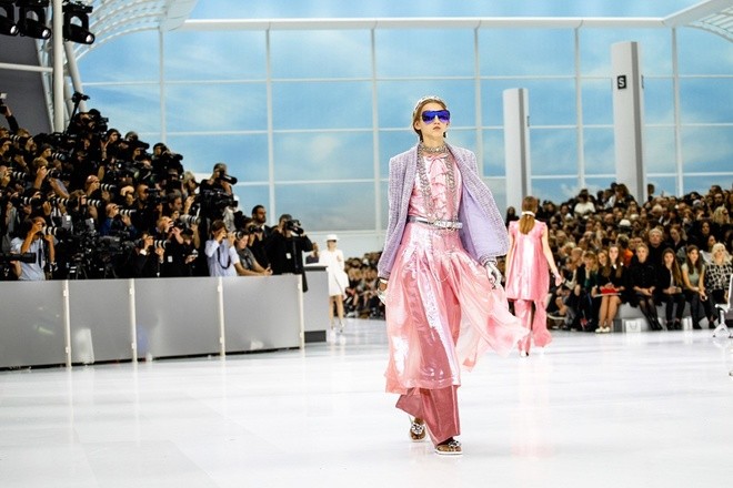 Chanel biến sàn catwalk thành sân bay - ảnh 8