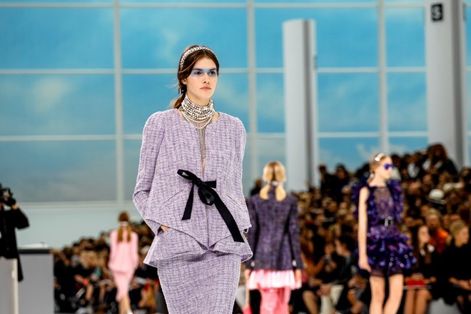 Chanel biến sàn catwalk thành sân bay - ảnh 15