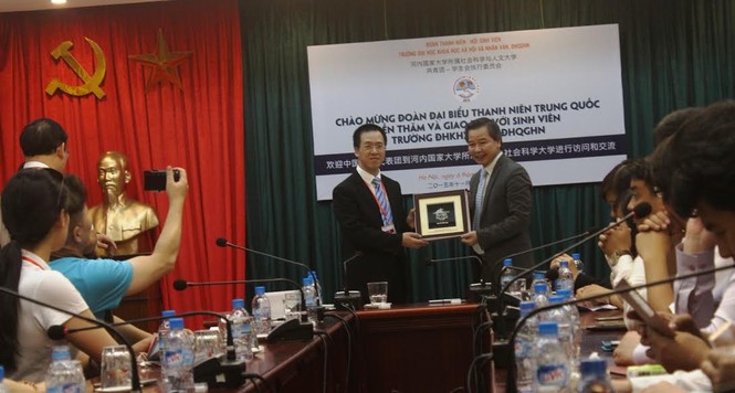 Đoàn thanh niên Trung Quốc giao lưu với sinh viên ĐHQG Hà Nội - ảnh 2