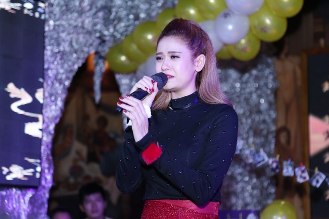 Trương Quỳnh Anh khóc như mưa trong tiệc sinh nhật - ảnh 7