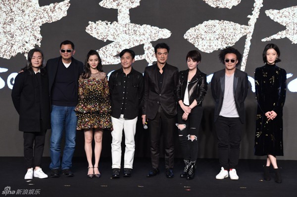 Angelababy mặc váy rộng che bụng bầu lùm xùm - ảnh 7