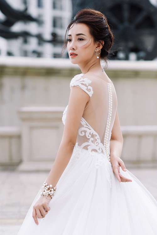 Vẻ đẹp mong manh của MC Quỳnh Chi khi hoá thành cô dâu - ảnh 8