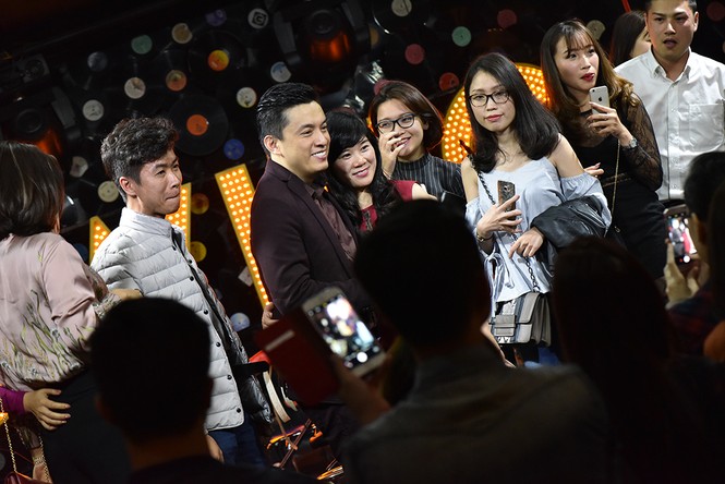 Lam Trường 'lì xì' khán giả thủ đô trong show diễn đầu năm - ảnh 9