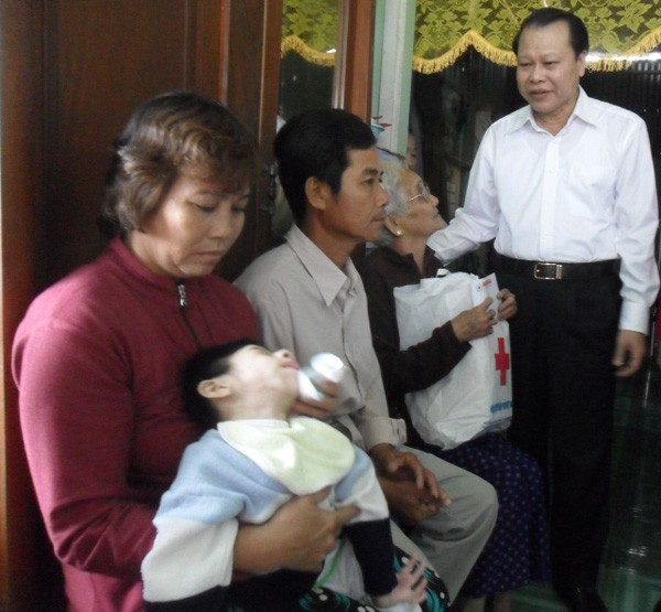 Phó Thủ tướng Vũ Văn Ninh tặng quà Tết cho người nghèo - ảnh 1