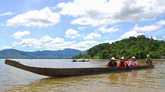 Mùa hạ thong dong bên hồ Lắk - ảnh 1