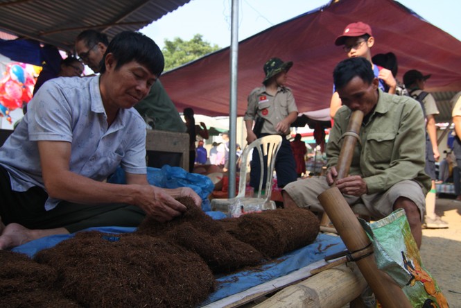 Săn 'đặc sản' nghe tên đã rùng mình ở chợ phiên Lũng Niêm - ảnh 7