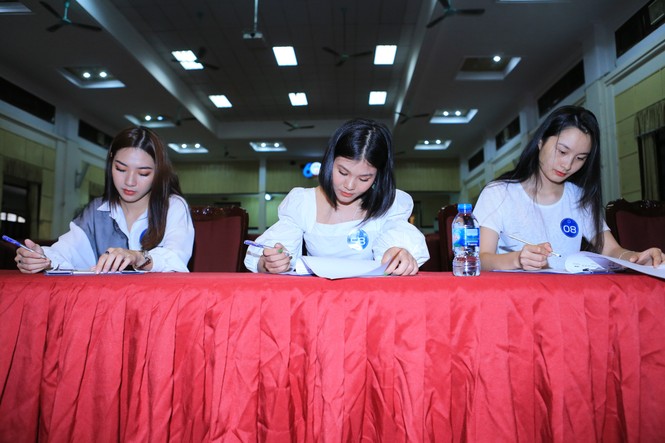 Nữ sinh Thủ đô tạo dáng như siêu mẫu - ảnh 2