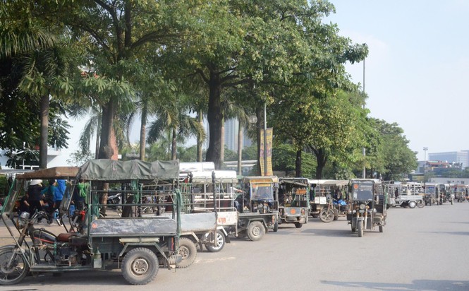 Hàng trăm thương binh xếp hàng mua vé cổ vũ trận Việt Nam - UAE - ảnh 7