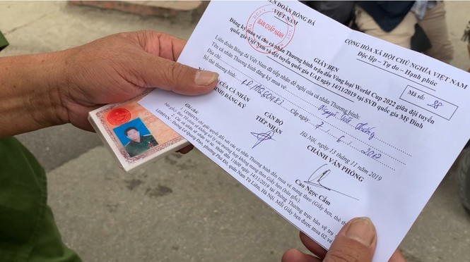 Hàng trăm thương binh xếp hàng mua vé cổ vũ trận Việt Nam - UAE - ảnh 5
