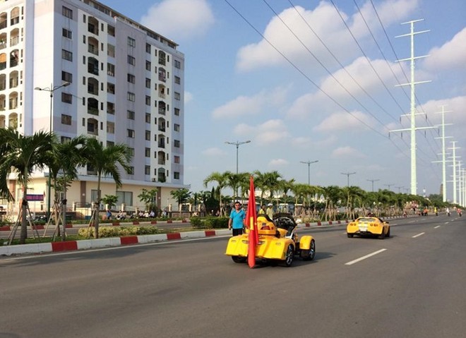 Dàn mô tô khủng màu vàng dẫn đoàn đua xe đạp - ảnh 2