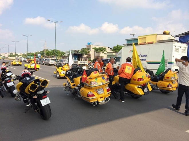 Dàn mô tô khủng màu vàng dẫn đoàn đua xe đạp - ảnh 5