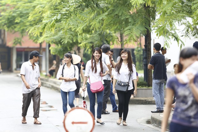 Ảnh: Thí sinh làm thủ tục dự thi đại học đợt hai - ảnh 8