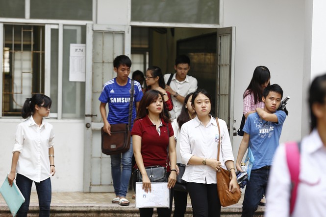 Ảnh: Thí sinh làm thủ tục dự thi đại học đợt hai - ảnh 9