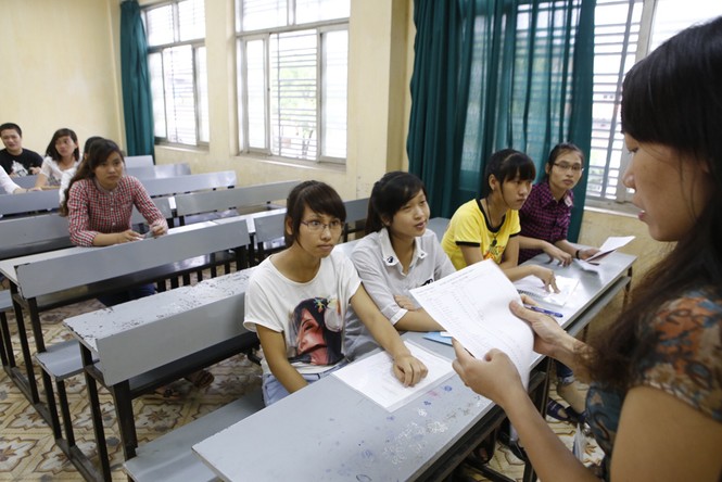 Ảnh: Thí sinh làm thủ tục dự thi đại học đợt hai - ảnh 7