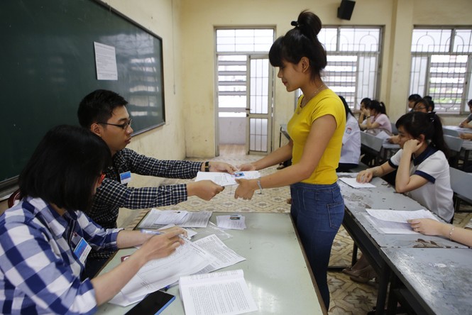 Ảnh: Thí sinh làm thủ tục dự thi đại học đợt hai - ảnh 4