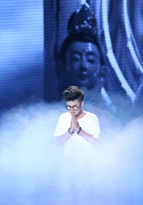 Xúc động thí sinh X Factor hát tặng bố mới qua đời - ảnh 1