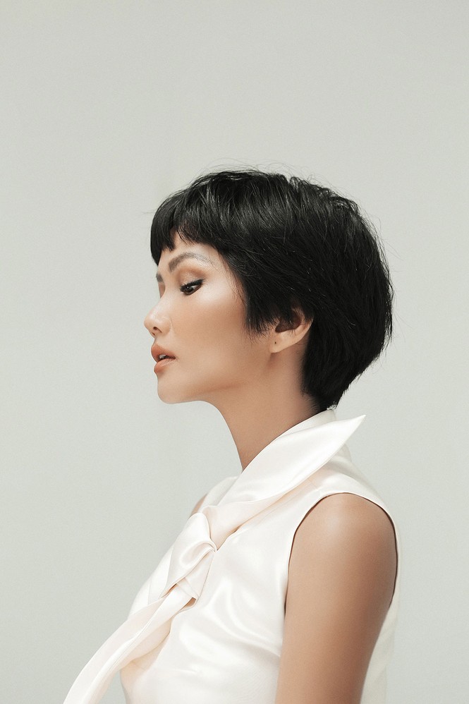 H'Hen Niê đẹp hút hồn trong bộ ảnh mới - ảnh 3