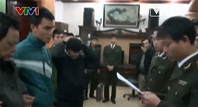 Phá đường dây buôn lậu xăng dầu cực lớn - ảnh 1