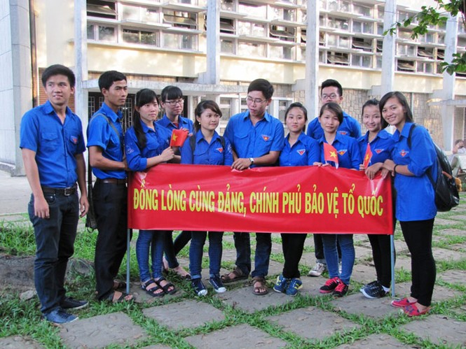 Sinh viên Huế hướng về biển đảo Tổ quốc - ảnh 1