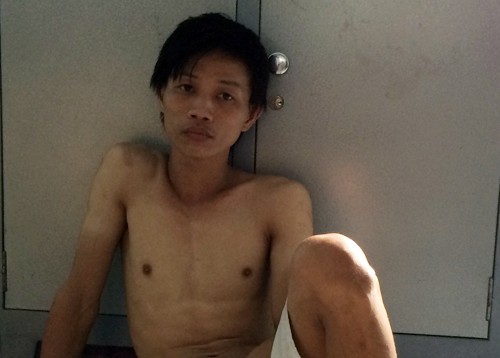 Vợ chở chồng đi cướp, đánh võng trước đầu xe đặc nhiệm - ảnh 1