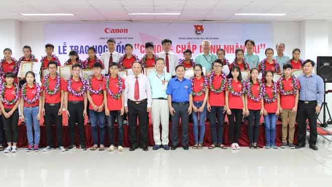 “Chắp cánh nhân tài” cho học sinh, sinh viên nghèo - ảnh 1