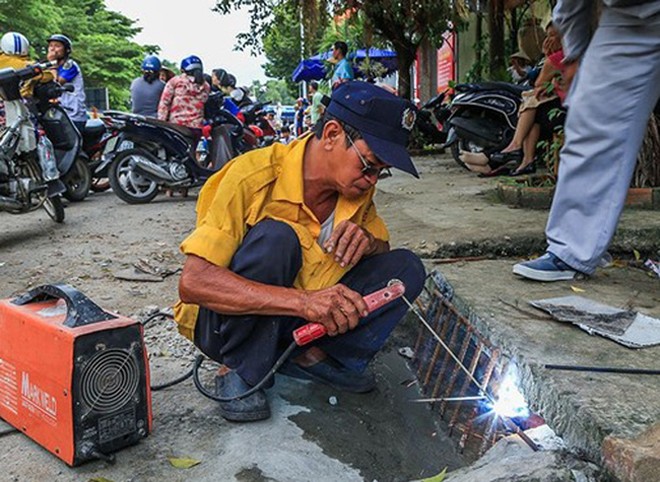 Luật sư nói có cơ sở khởi tố vụ bé trai bị ống cống 'nuốt' - ảnh 2