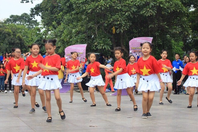 Hoa hậu, người đẹp nhảy cùng giới trẻ - ảnh 7