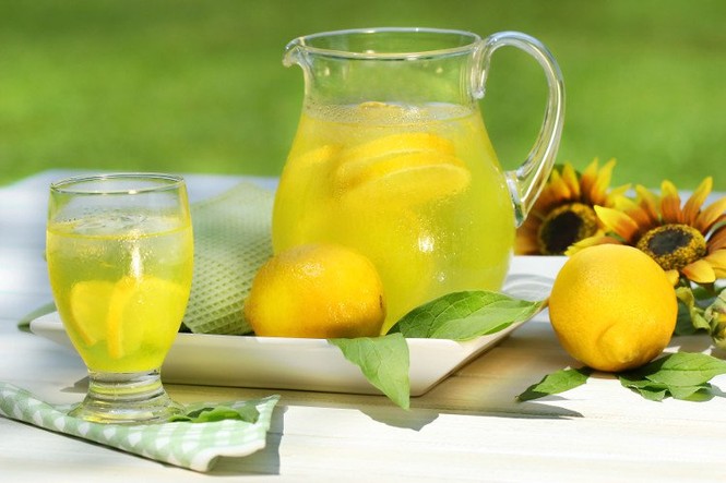 5 công dụng tuyệt vời khi uống nước chanh mật ong vào buổi sáng - ảnh 1