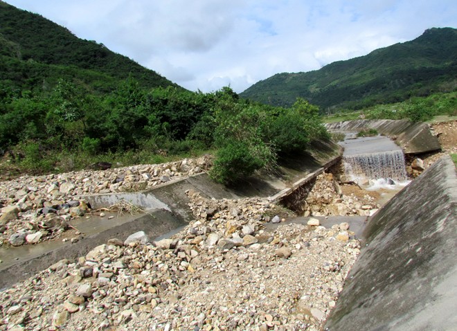 Cận cảnh mương thoát nước gây lũ quét ở Nha Trang - ảnh 7