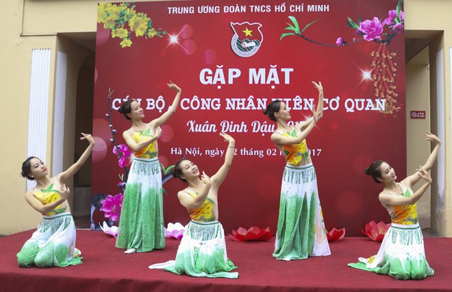 Gặp mặt cán bộ công nhân viên Cơ quan T.Ư Đoàn Xuân Đinh Dậu - ảnh 1