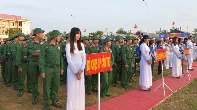 Hàng nghìn thanh niên ĐBSCL lên đường bảo vệ tổ quốc - ảnh 1