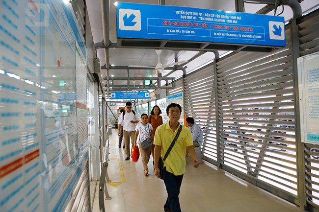 Buýt nhanh BRT quá tải khi chở tới 13.000 khách/ngày - ảnh 8