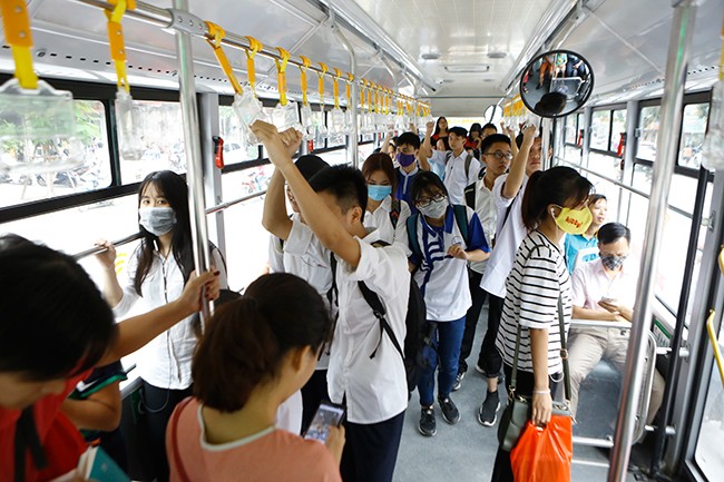 Buýt nhanh BRT quá tải khi chở tới 13.000 khách/ngày - ảnh 5