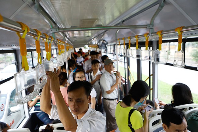 Buýt nhanh BRT quá tải khi chở tới 13.000 khách/ngày - ảnh 6